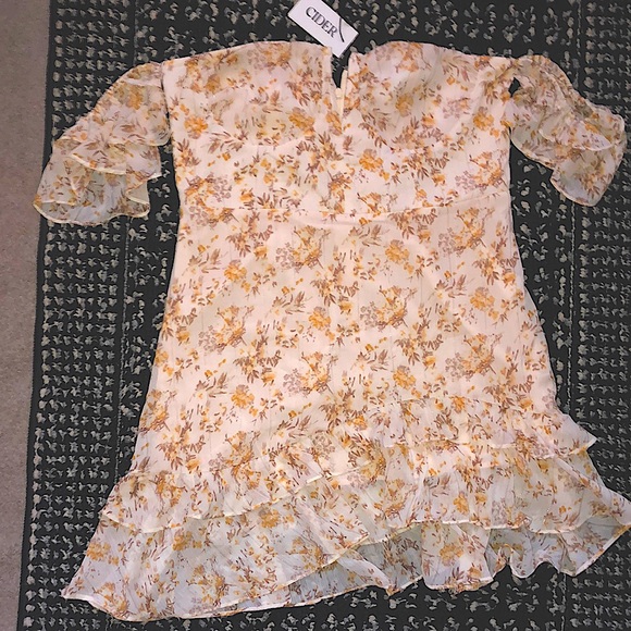 Off the Shoulder Floral Dress - Picture 2 of 6